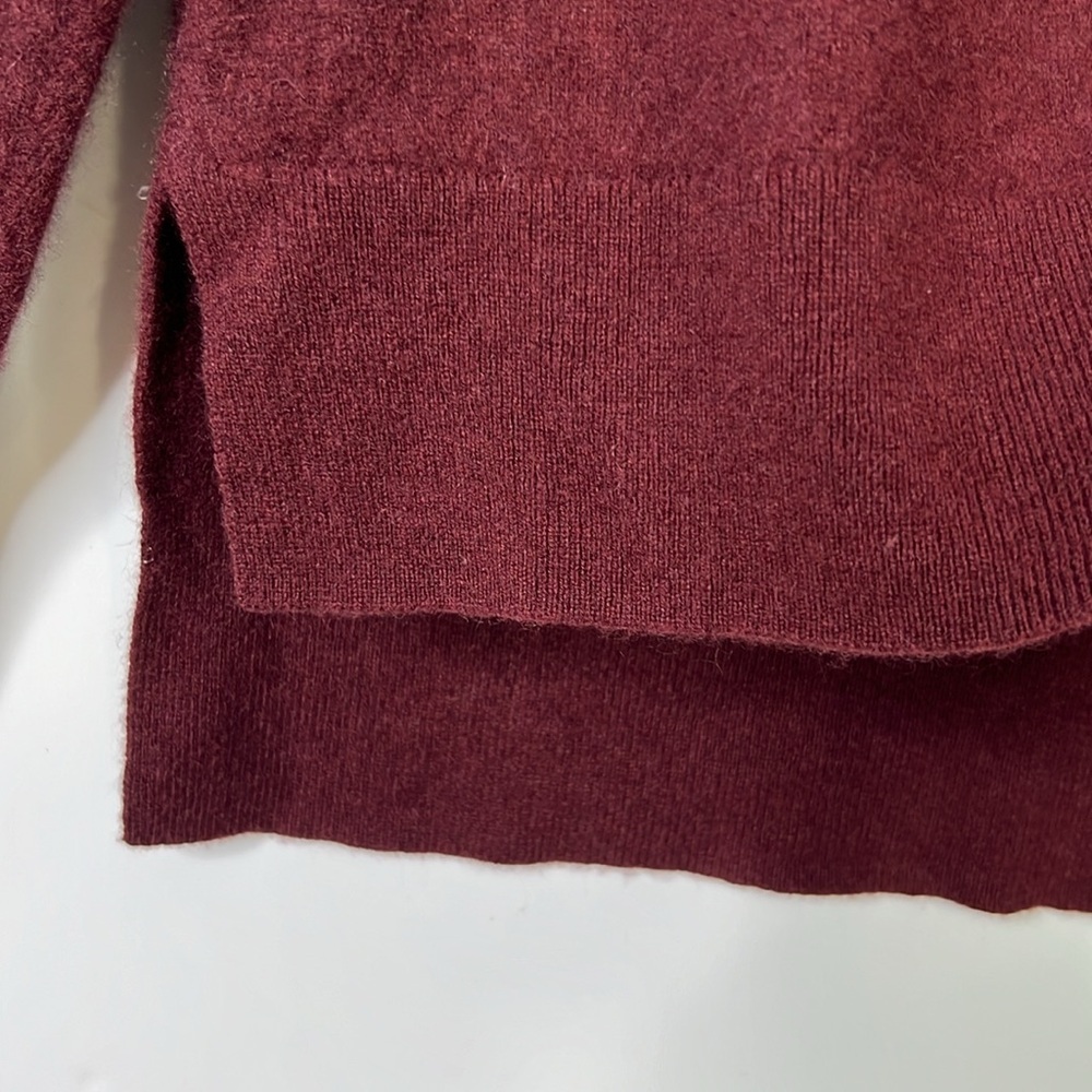 SAK FIFTH AVENUE WOMEN’S 100% CASHMERE DARK PINOT HIGH LOW SWEATER SZ XS - Picture 3 of 4